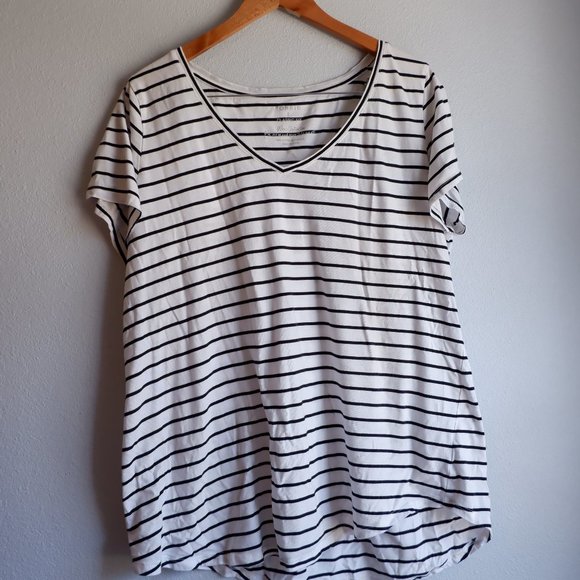 TORRID CLASSIC FIT V-NECK TEE - Picture 6 of 9